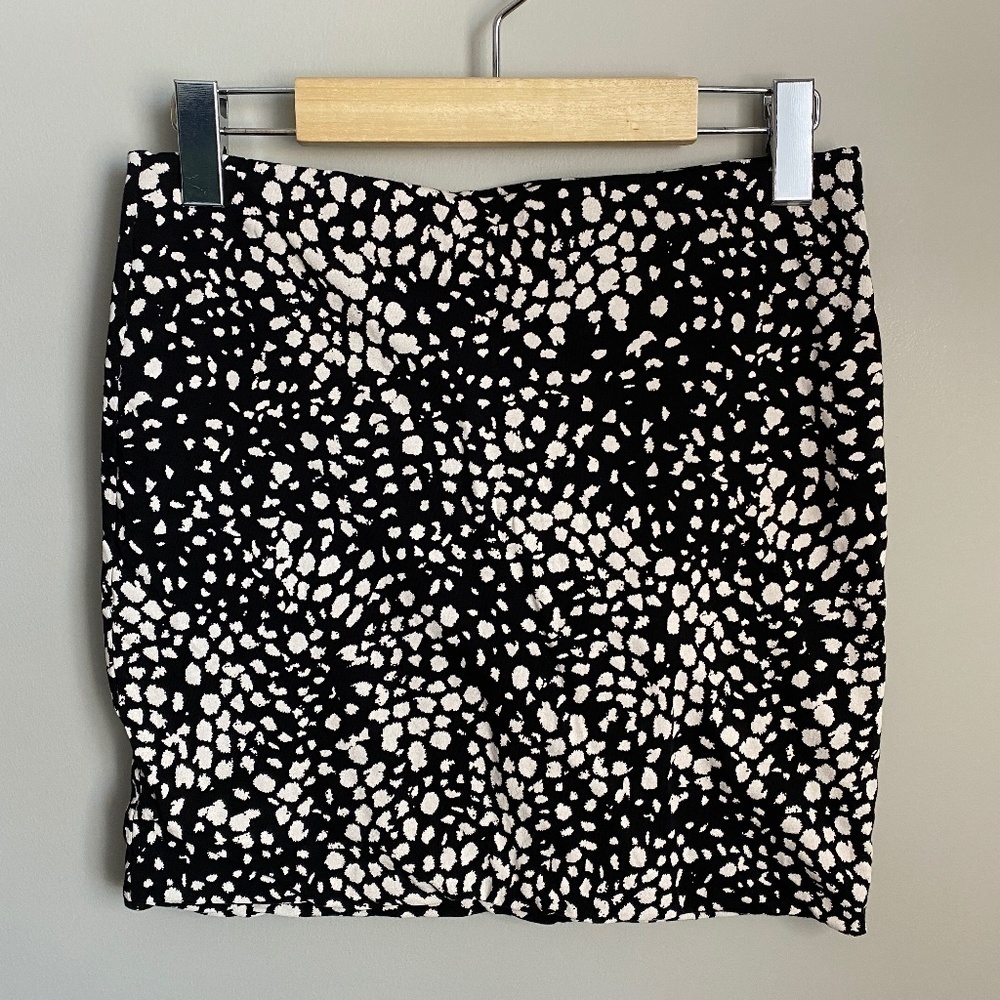 H&M Women's‎ Black White Pull On Mini Skirt Size Small